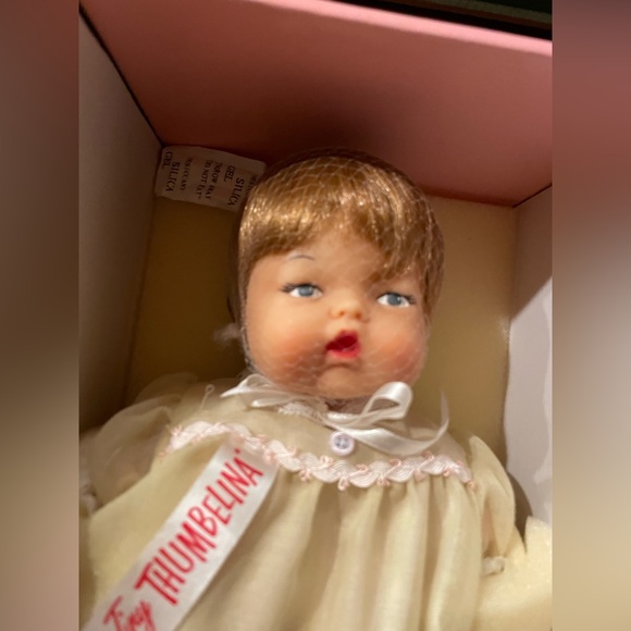 Tiny Thumbelina Doll with Certificate of Authenticity. Mint Condition! - Picture 4 of 5